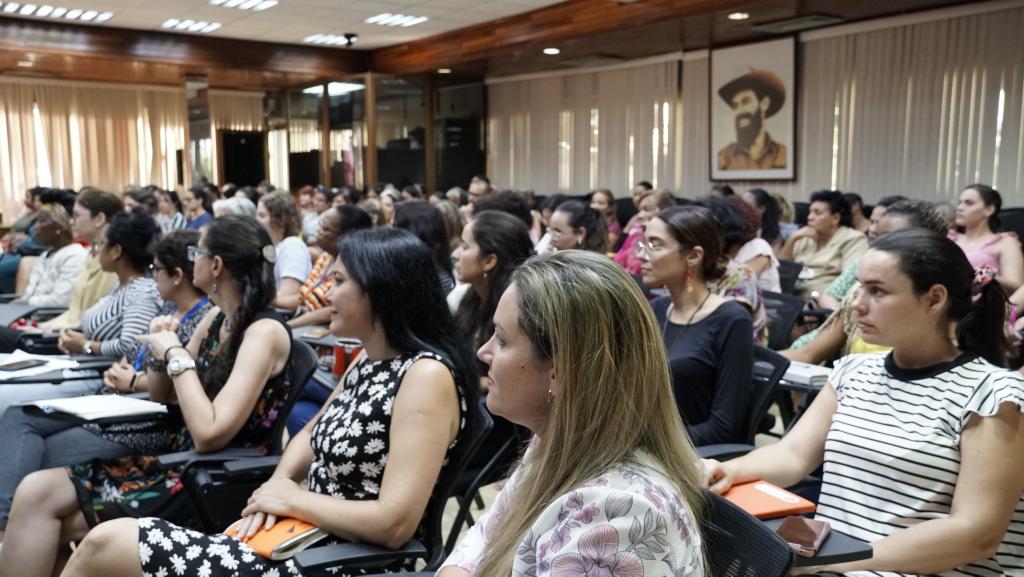JosefinaVidalF's tweet photo. En vísperas del 64 aniversario de la @FMC_Cuba, sostuvimos magnífico intercambio con su Secretaria General @TeresaBoue sobre el adelanto de las mujeres en la Cancillería y la contribución desde la diplomacia a difunfir la obra y el papel en #Cuba🇨🇺 de las #MujeresEnRevolucion https://t.co/LBbzCt9209