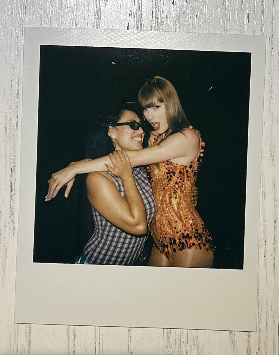 RAYE (@raye) on Twitter photo thank you <a href="/taylorswift13/">Taylor Swift</a> for everything
you are the LOVELIEST sweetest human and I am so grateful 🥹 thank you <a href="/taylorswift13/">Taylor Swift</a> for everything
you are the LOVELIEST sweetest human and I am so grateful 🥹