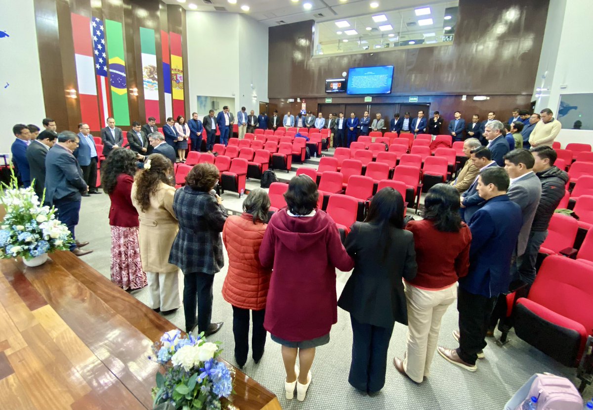 AdventistasUPN's tweet photo. 🙏 Líderes del #CADeUPN 🇵🇪 dedican un momento especial durante esta tarde para orar por el compromiso de cada uno junto a su familia con la misión de predicar el evangelio hasta los confines de la tierra 🌎📖, porque el Señor está a las puertas. 🙌🎺 #RID https://t.co/T0palVKH2G
