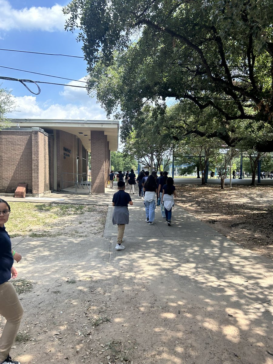 BCMbiotechRusk's tweet photo. After a morning of testing, our students recharged with some heart-pumping fun in PE! Huge shoutout to our amazing PE teachers for keeping our health science magnet school students active and energized 🙌🧠🫀 https://t.co/F9pj0ehQgQ