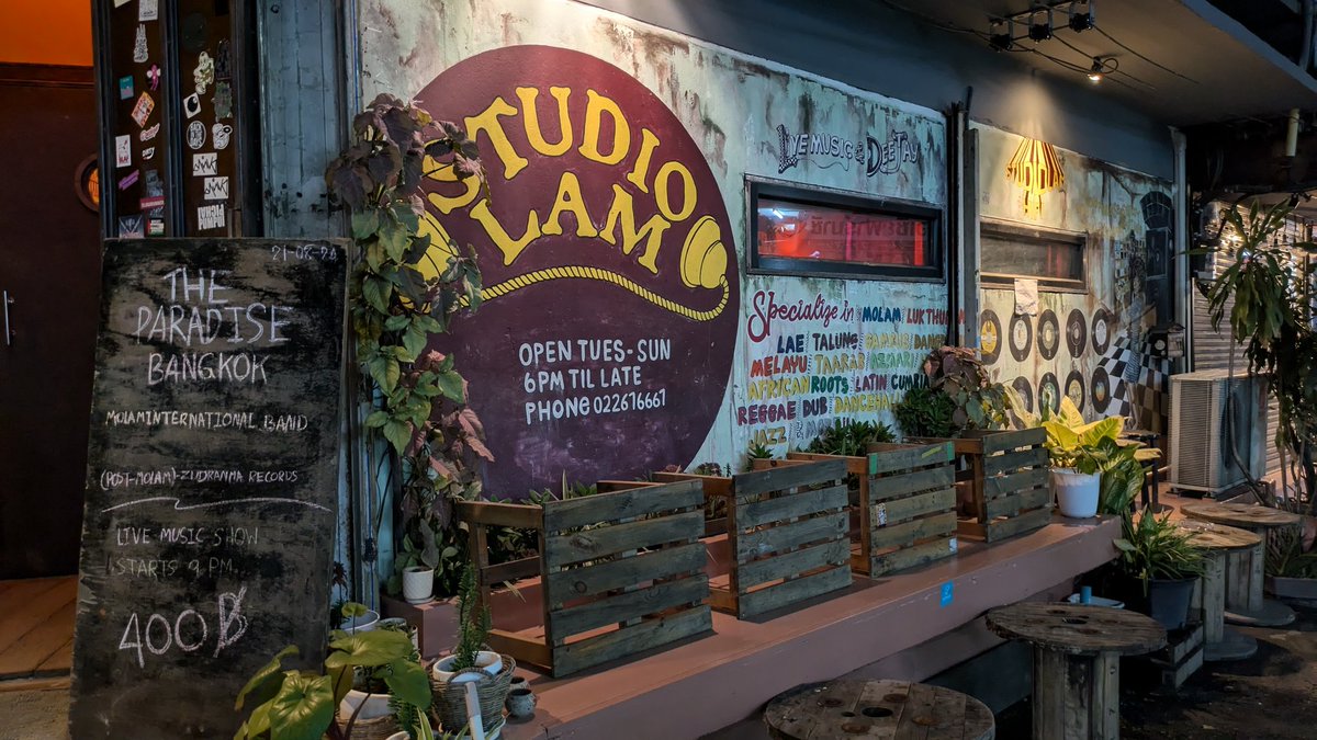 katsufujita_'s tweet photo. wonderful place for music lovers
👍👍👍
#studiolam
#Bangkok https://t.co/qQpYZYYazh