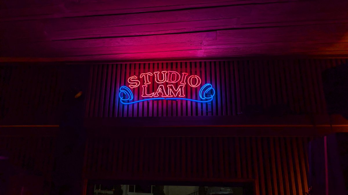katsufujita_'s tweet photo. wonderful place for music lovers
👍👍👍
#studiolam
#Bangkok https://t.co/qQpYZYYazh