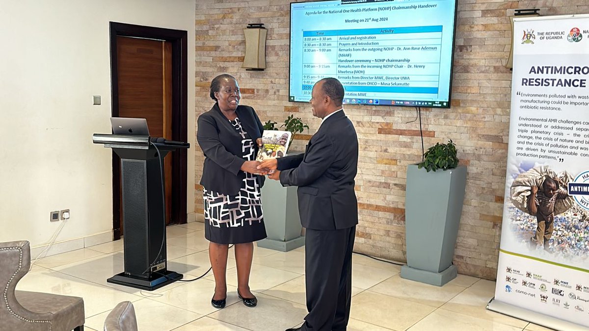 #OneHealthUG Rotational leadership moves to the Ministry of Health: Today, Dr. Anna Rose Ademun the  Director for Animal Resources has officially handed the rotational Chair of the National One Health Platform over to Dr. Henry Mwebesa <a href="/MinofHealthUG/">Ministry of Health- Uganda</a> Director General, in Kampala.