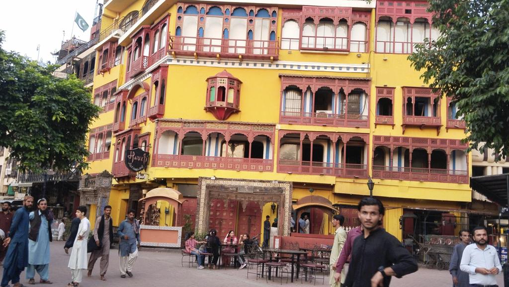 Monak34's tweet photo. 📍Food street Lahore https://t.co/2XyH3DGsF5