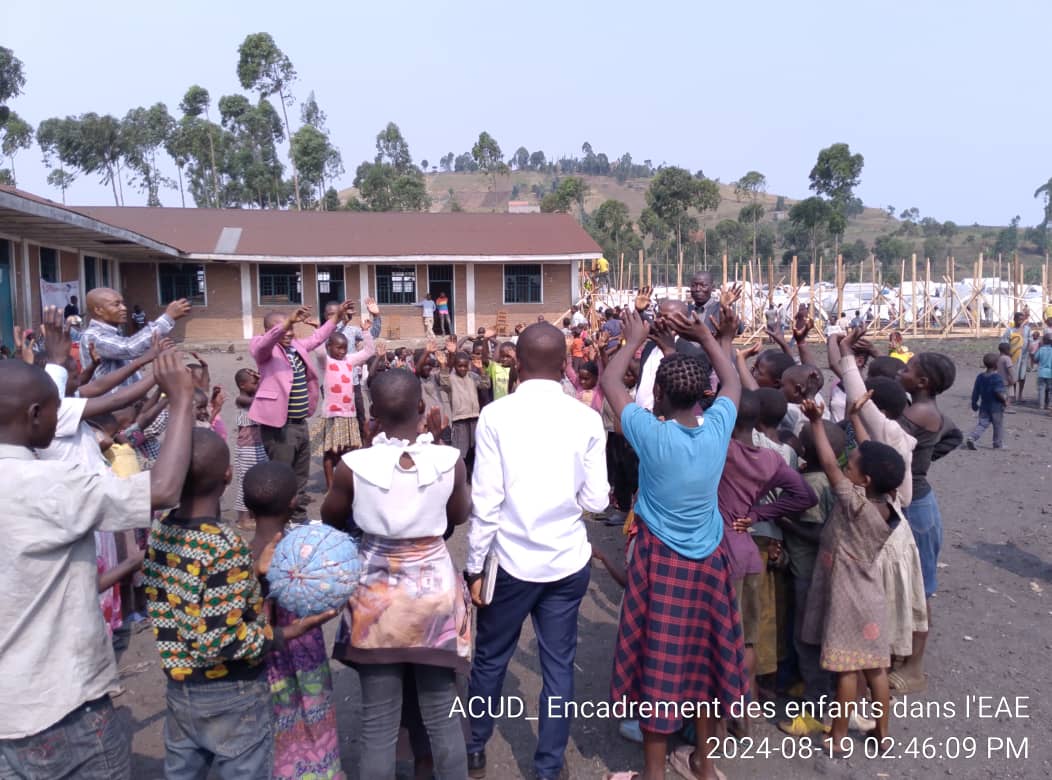 Encadrement des enfants dans les EAE par <a href="/AcudiAsbl/">ACUDI asbl</a>  dans le camp de déplacés de Bulengo dans le cadre du projet Education Est la Réponse de USAID financé par <a href="/USAID/">USAID</a> à travers <a href="/fhi360/">FHI 360</a> <a href="/USEmbKinshasa/">U.S. Embassy Kinshasa</a>
