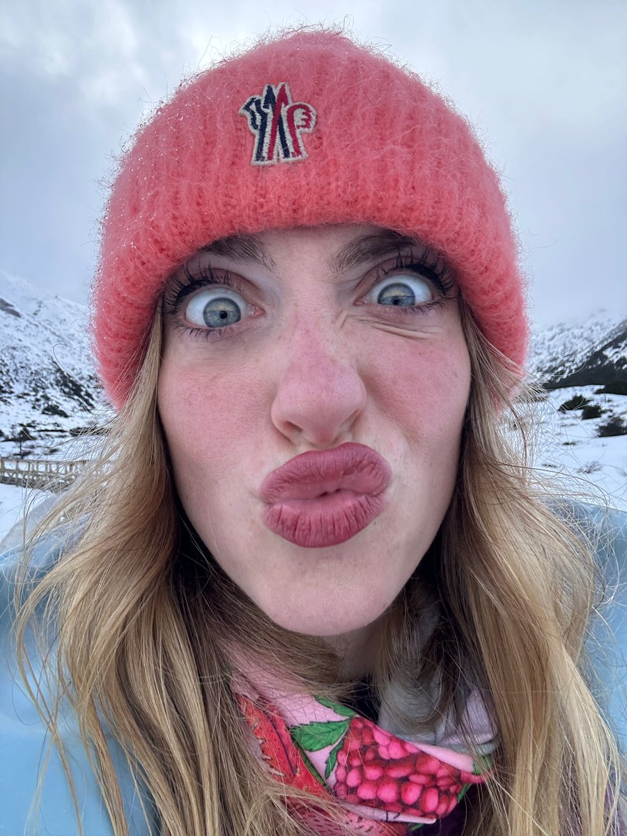 Magui_ansuz's tweet photo. Me das un besito? ❄️ https://t.co/UBGdfJX8b5