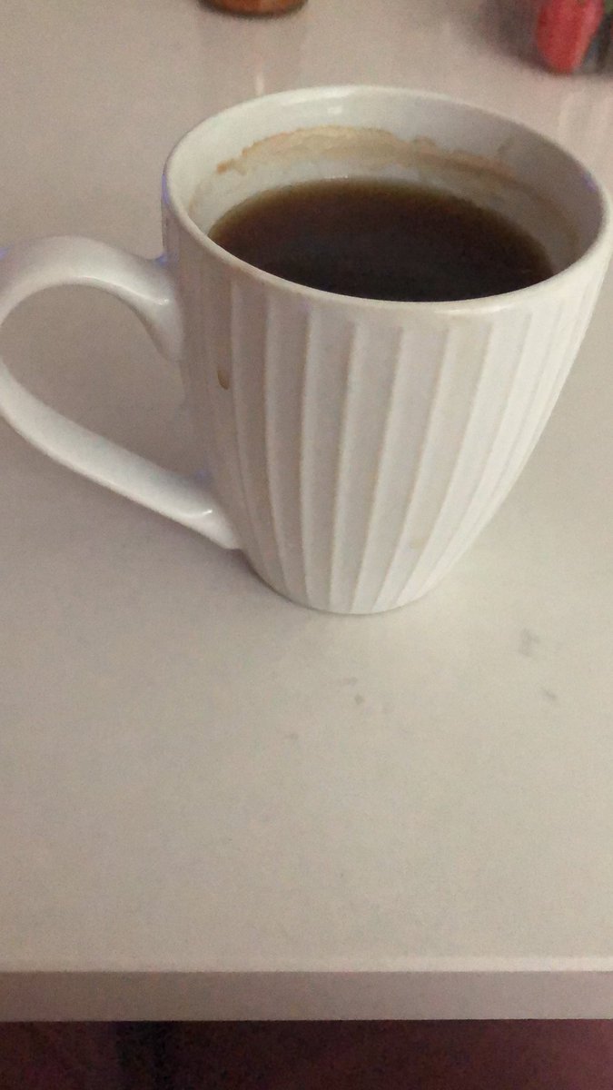 Eleanor30913482's tweet image. Enjoying my black tea with honey and lemon juice while watching the answer run. @JasonManford #TheAnswerRun