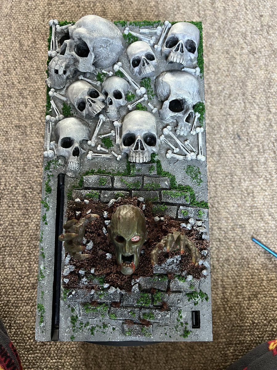 LittleJohn_RC's tweet photo. Finally finished designing the front of my Xbox Series X ๐ #XboxSeriesX #3DPrinting #Modding #CustomConsole #Zombie #Skulls #Bones https://t.co/YltJ84zsWA