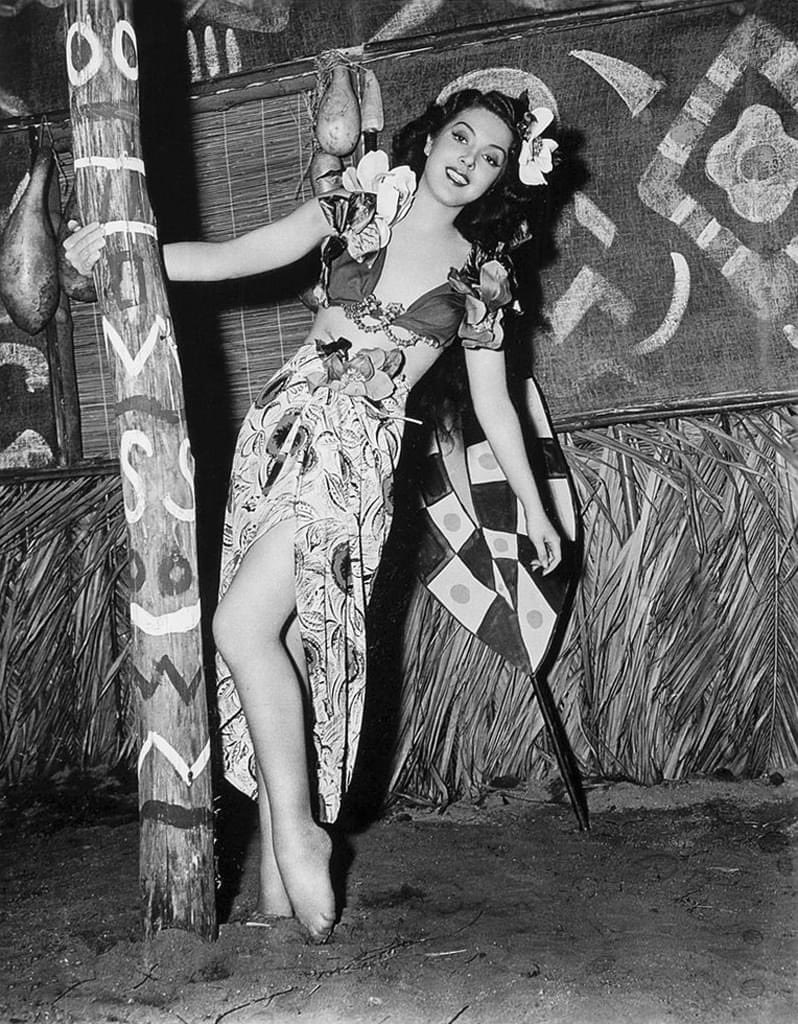 ALHCLindyHop's tweet photo. Nan Wynn sang and recorded throughout the 1930s and 1940s.
Wynn is best known for dubbing Rita Hayworth's singing voice in several films.
Click the link to hear her sing Bingo, Jingo".
https://t.co/aB84vGZmkx
#nanwtnn #bigbandsi #get #bugband #radio #movies #briadway https://t.co/cIoezu7GYx