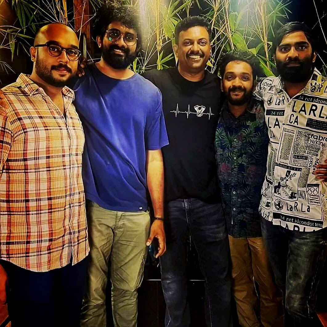 talk2tharun's tweet photo. This team is international ❤️
#Saudivellakka #directionteam https://t.co/Dn1277BTpt