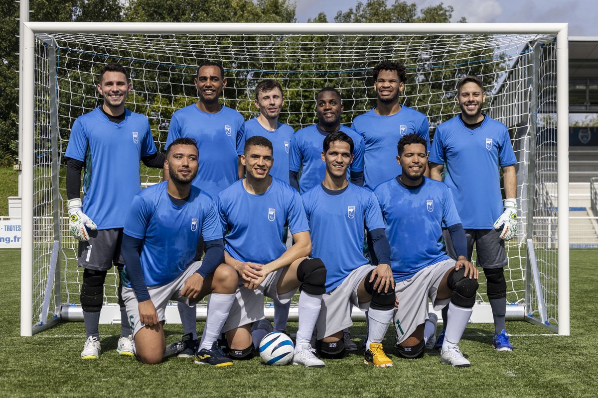 BraParalimpico's tweet photo. Essa é a nossa seleção de futebol de cegos invicta em Jogos Paralímpicos! ⚽️🇧🇷

Hoje foi dia de conhecer o campo de Troyes, onde a equipe treina antes de chegar a Paris. E que treino, galera! 🔥

#Paris2024 #JogosParalímpicos #BrasilParalímpico @cbdvoficial
