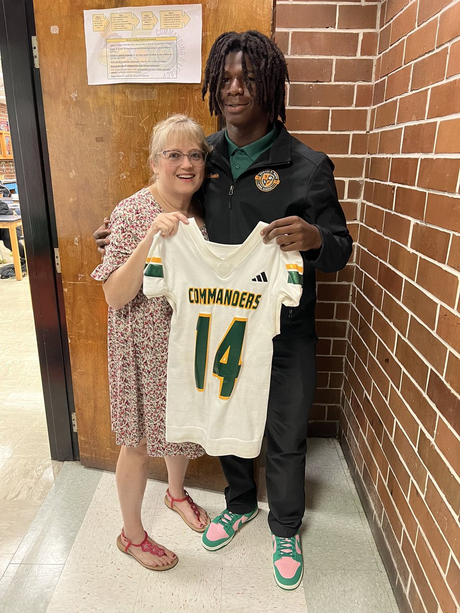 EWCommanders's tweet photo. Today our Senior @EdWhiteFootball players selected their Commander Parents for their final season. 
#CommanderPride🔰 https://t.co/Yvdy5siyys