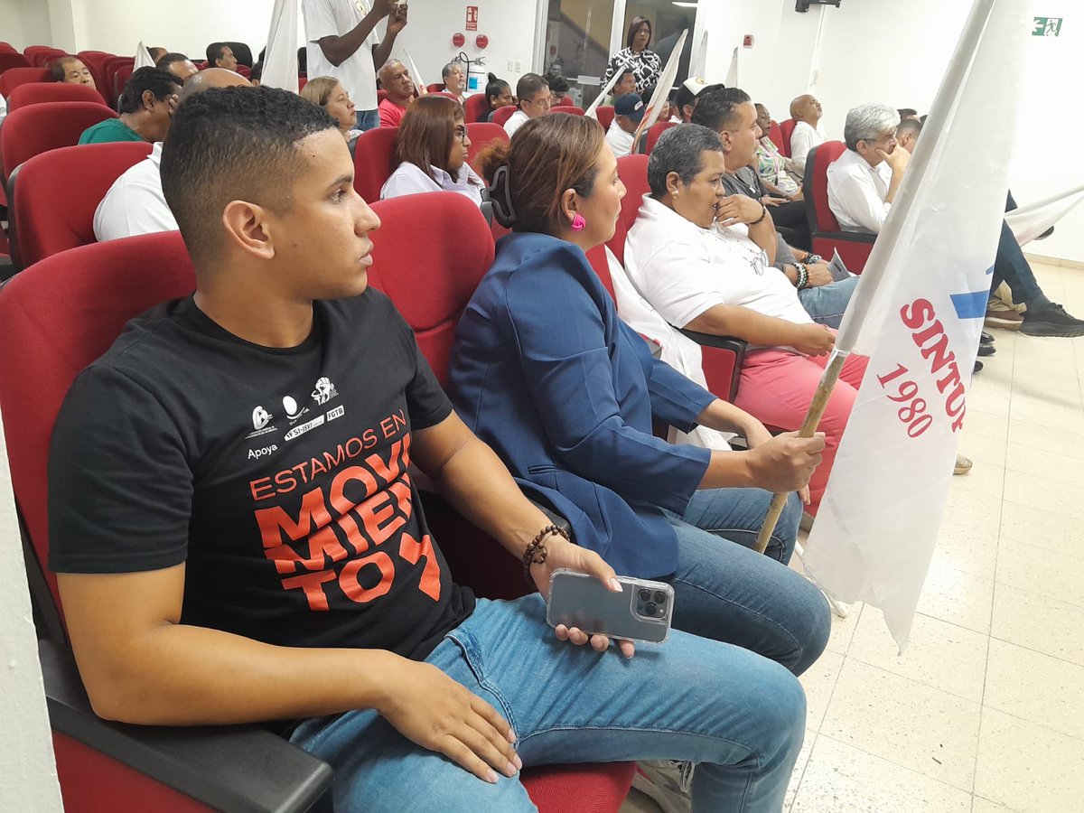 conusi21's tweet photo. 📢 Hoy, el Directorio de SINTUP sostuvo un importante conversatorio con Rafael Freire, Secretario General de la CSA. #SINTUP #CSA #CONUSI https://t.co/aHr0jn5kr8