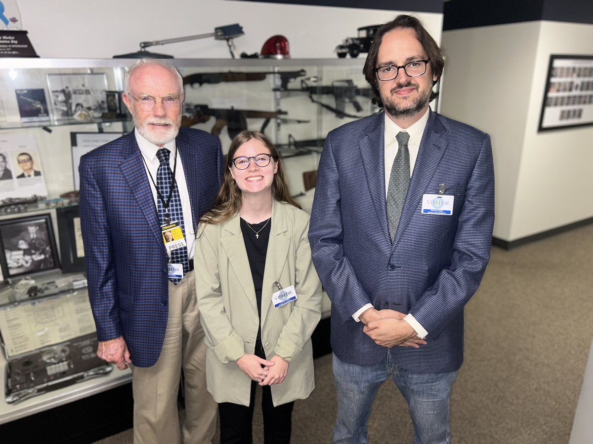 The #OSBI Commission has been in executive session since 11:10 a.m. As we wait, <a href="/OlssonInquiry/">Faithanna Olsson</a> asked to take a photo with me and <a href="/MichaelMcNuttOK/">Michael McNutt</a> to commemorate her internship.

We decided that since she has mostly covered sheriff scandals, a backdrop of firearms was acceptable.