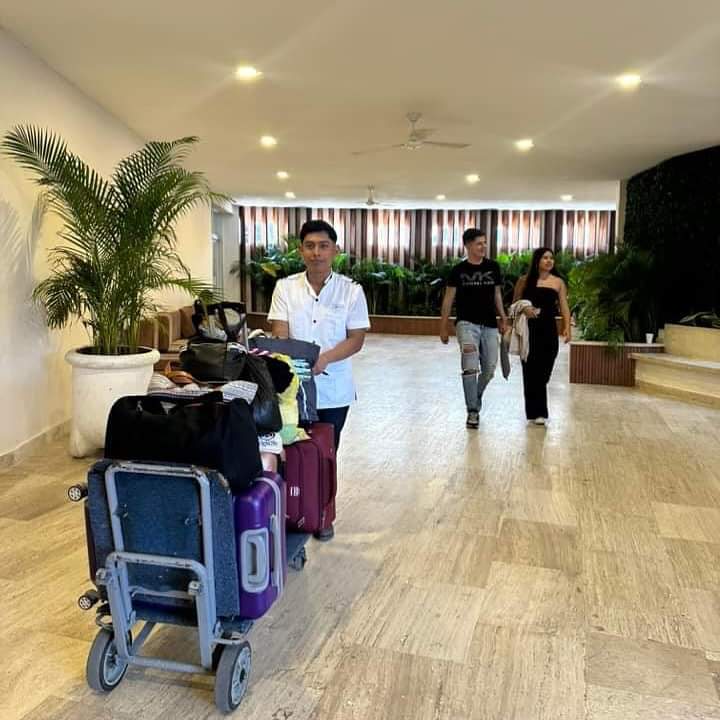 Planear un viaje juntos… 🫶🏼
La mejor manera de conectar y disfrutar en pareja el plan perfecto. ✍🏼🥰😍
#ViveLaMejorExperiencia
Reservaciones: 7441781153 y 7441768321
Pagina oficial: playasuites.com.mx 
Atención a empresas: 7443305404