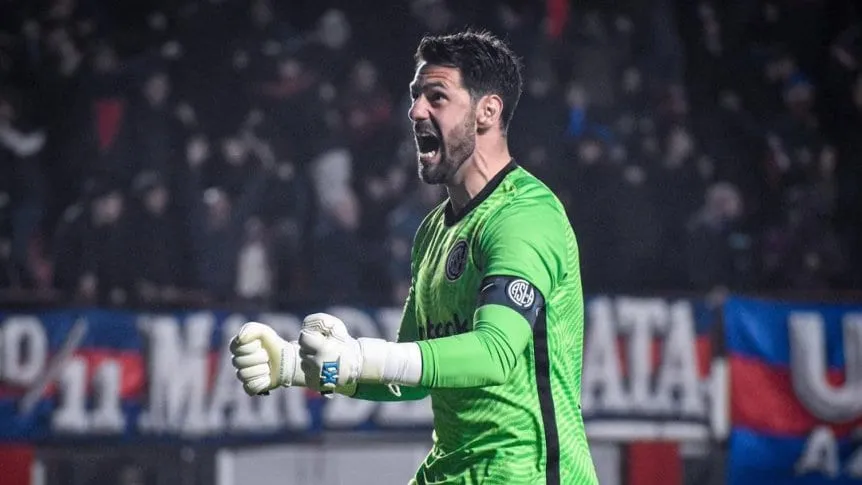 eliguana12345's tweet photo. Perdon pero no puedo esperar "unas horas" para ver como se va a España denuevo...hay que hacer algo!
Abro hilo de #VolveBatalla @AbatallaOK  
#sanlorenzo te ama!💙❤️
Compartan lo que quieran de batalla en este hilo con el hashtag y arrobenlo cuervos! https://t.co/nfITPUQnZM
