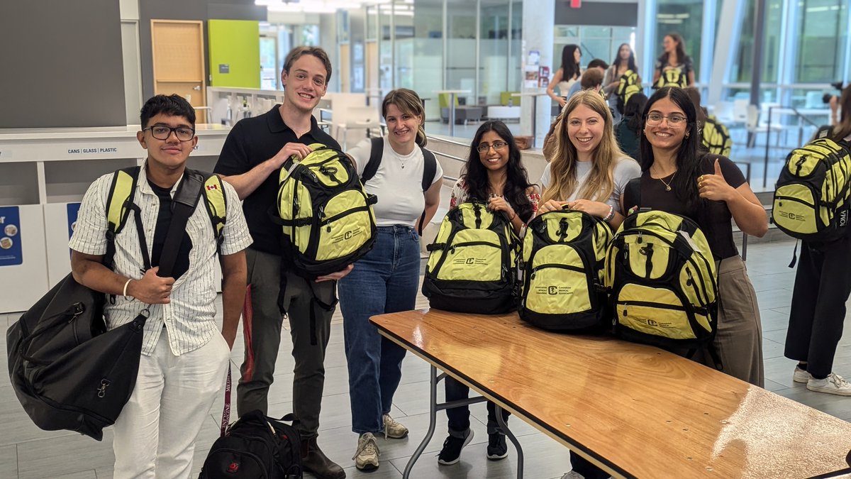 McmasterUgme's tweet photo. Our #McMasterUGME Class of 2027 was very excited to receive their @OntariosDoctors/@CMA_Docs backpacks! ๐ Our learners are ready to start their med school journey equipped with everything they need. The perfect way to kick off their med school journey! https://t.co/KnNtcuaxsJ