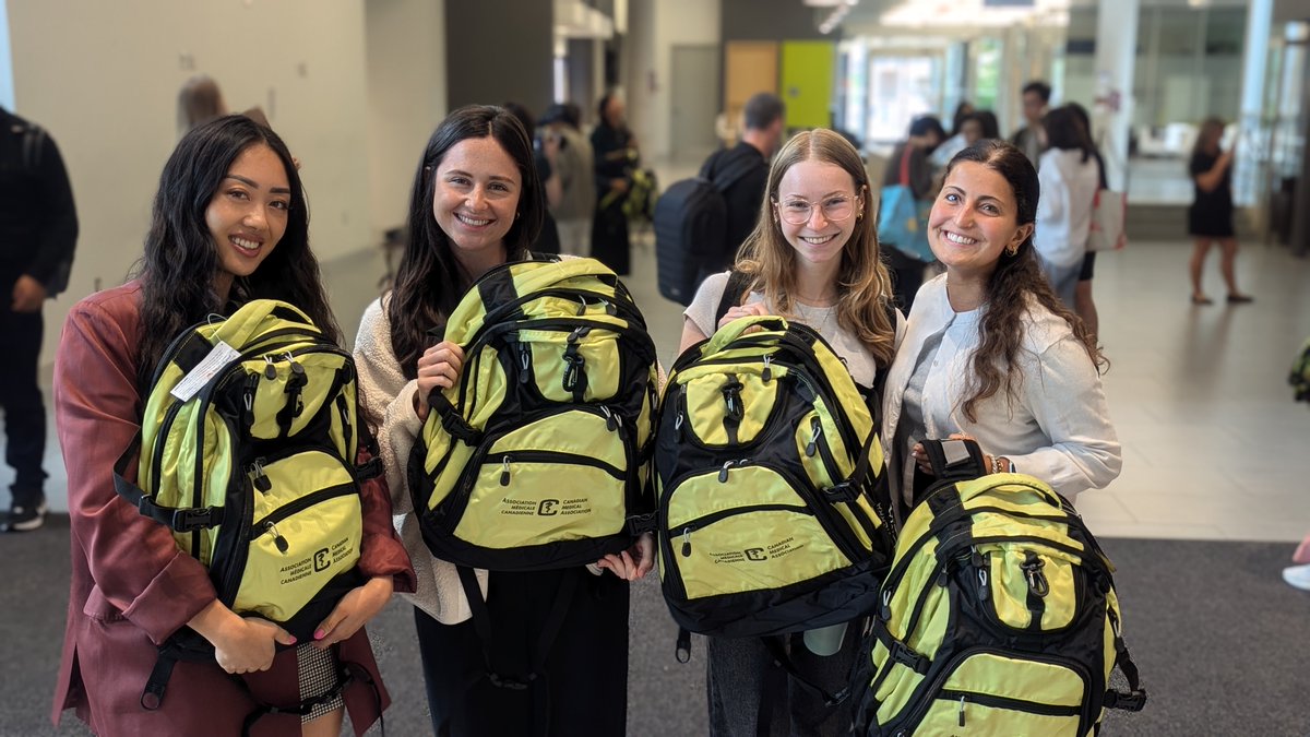 McmasterUgme's tweet photo. Our #McMasterUGME Class of 2027 was very excited to receive their @OntariosDoctors/@CMA_Docs backpacks! ๐ Our learners are ready to start their med school journey equipped with everything they need. The perfect way to kick off their med school journey! https://t.co/KnNtcuaxsJ