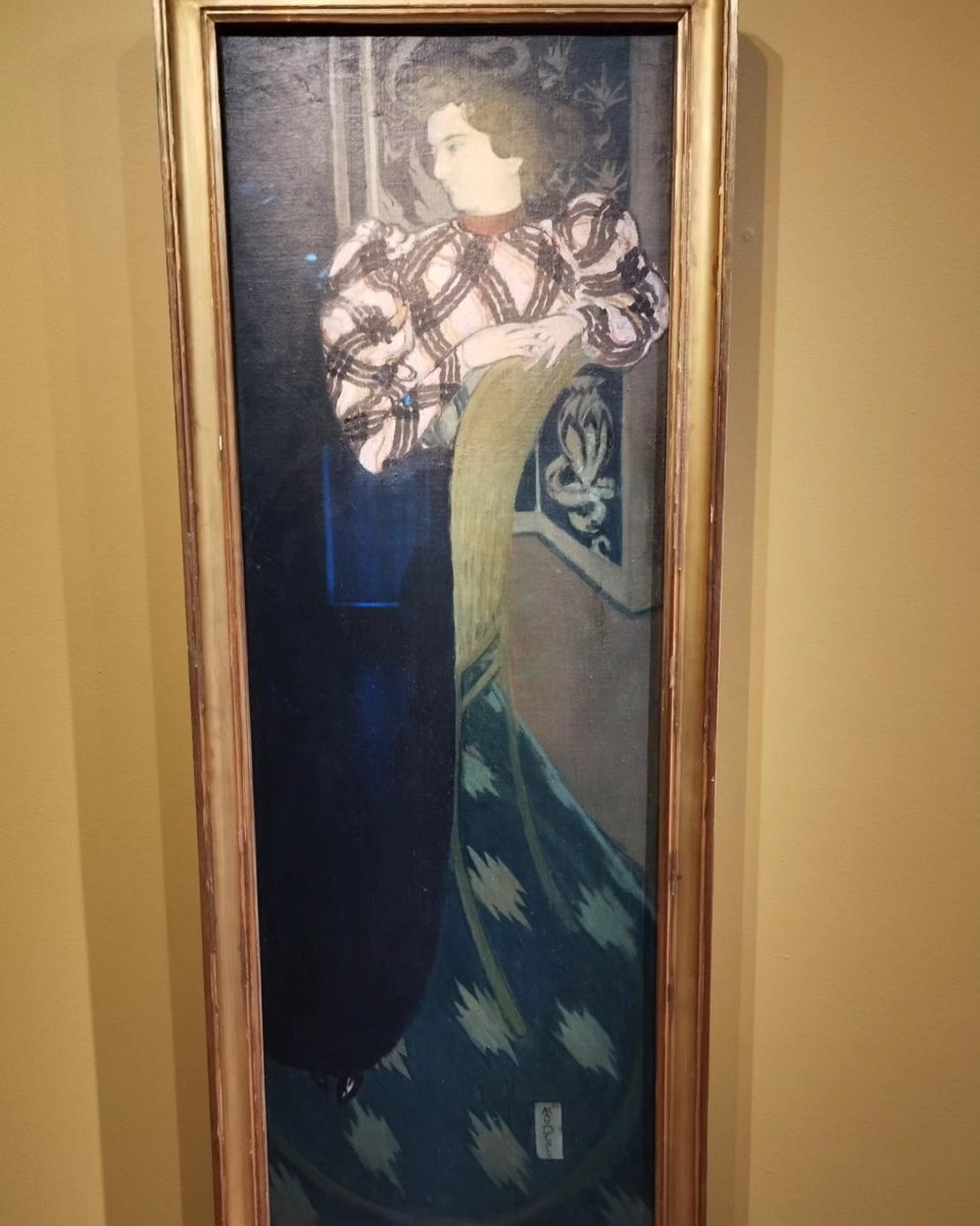 A voir dans l'#Expo Femmes chez les Nabis, de fil en aiguille, les portraits de France Ranson par Maurice Denis. Pour représenter celle que les #Nabis surnommaient la "gardienne du Temple" mais qui a eu un rôle bien plus important en co-créant des #tapisseries avec son mari Paul
