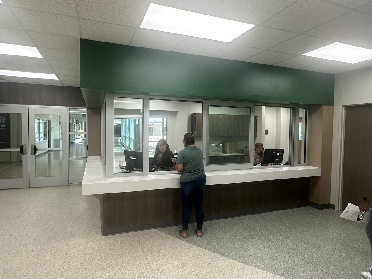 jennifer_blaine's tweet photo. So impressed with the work our Hawks are doing- adults and kids! Lots of incredible learning happening -and the #2017Bond work looks incredible! Well done Spring Wood Middle! @SBISD https://t.co/61ZxAK8OhG