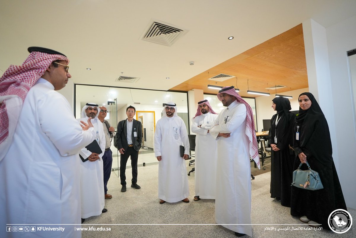 KFUniversity's tweet photo. #صور📷|

معهد الدراسات والاستشارات بـ #جامعة_الملك_فيصل يستقبل وفداً من الهيئة السعودية للمياه ممثلة بمعهد ابتكار تقنيات المياه والأبحاث المتقدمة. https://t.co/I4e3HVCmd4