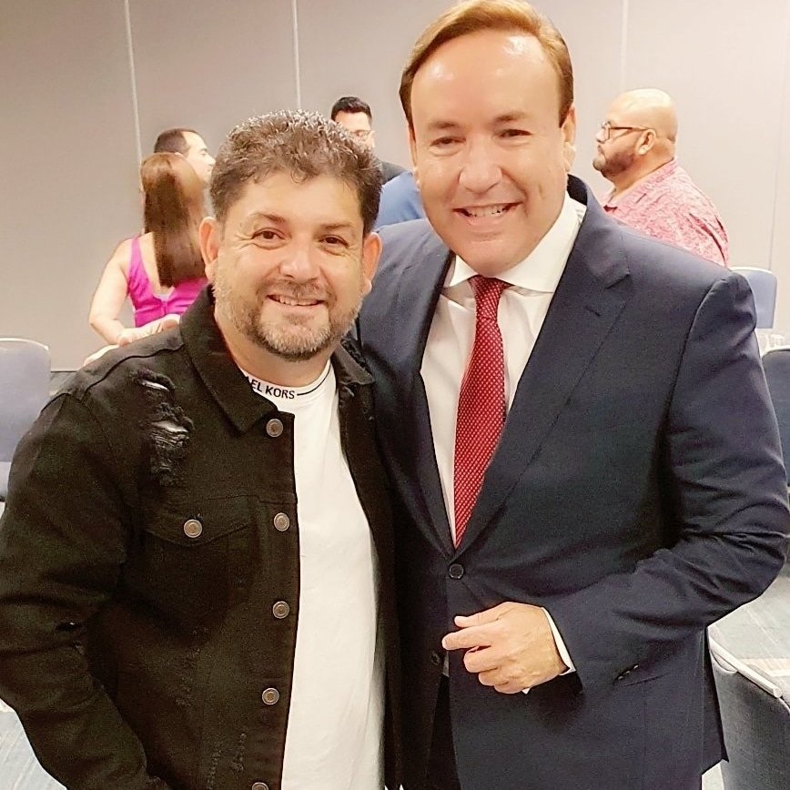 Por El Gusto de Vernos de Nuevo @javierromerotv de #sabadogigante y #ElMorningShow  <a href="/eldesayunoradio/">El Desayuno</a> en <a href="/1075amor/">1075 Amor</a> de #UnivisionRadio Felicidades por tu Reconocimiento por tus 40 Años de Trayectoria #VivaLaRadio...