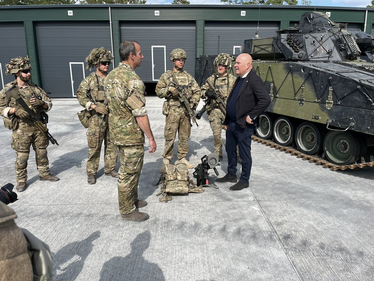 Happy to join Danish speaker of parliament mr. Søren Gade visit today to multinational Division North and Danish Battalion in Camp Valdemar.
Engaged talks with COM MND N, MG Jette Albinus and enthusiastic interaction with Battalion personnel on all levels. #DanishArmy #NATO 
🇩🇰🇱🇻