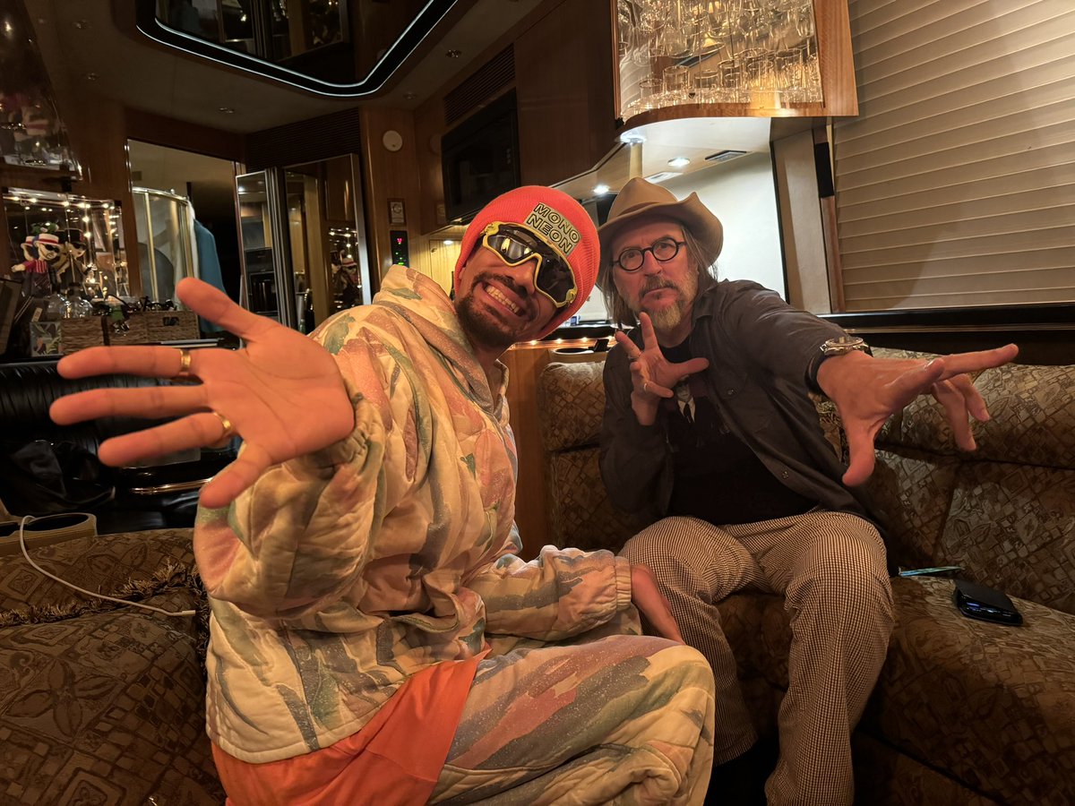 MonoNeon's tweet image. Stanks ya Les Claypool!! 🧡 My first time ever hearing him and Primus live in Memphis… mane I’m inspired like a mug! 🧚‍♀️💚 

- mononeon