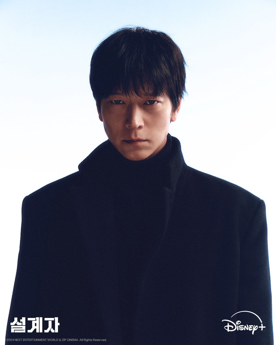 DramalandBR's tweet image. 📸 | MOVIE STAR! 🎬 

A Disney+ Korea divulgou o photoshoot exclusivo com #KangDongWon, em promocionais do filme #ThePlot.