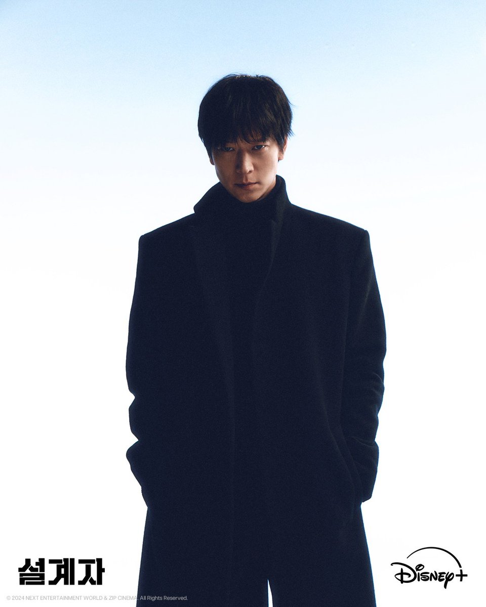 DramalandBR's tweet image. 📸 | MOVIE STAR! 🎬 

A Disney+ Korea divulgou o photoshoot exclusivo com #KangDongWon, em promocionais do filme #ThePlot.