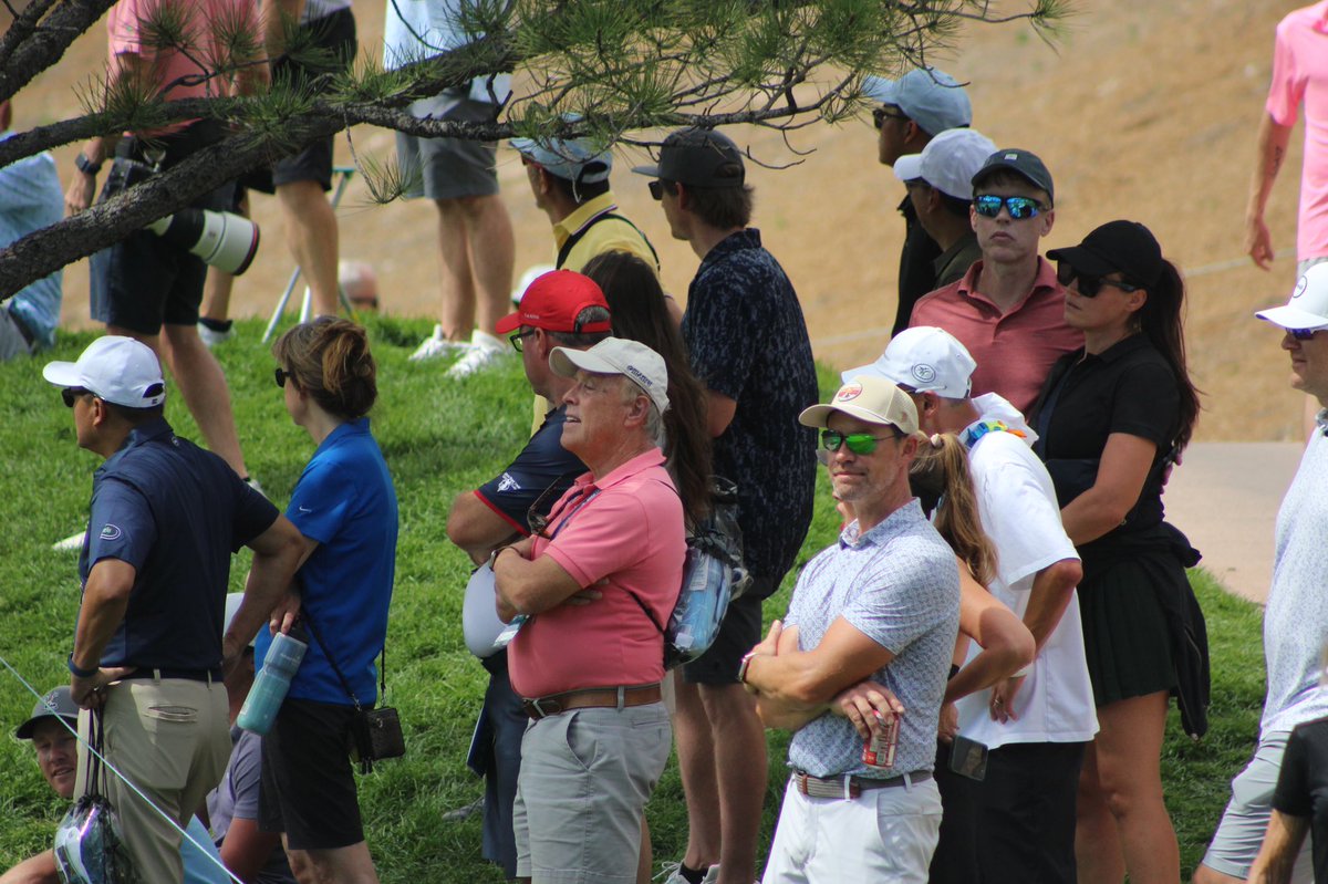 Wherever Peyton goes the crowd is sure to follow 
#BMWChampionship