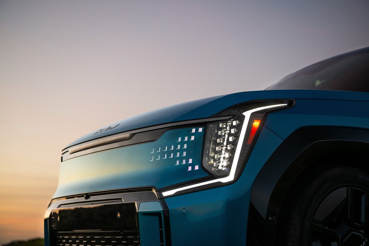 Kia EV9: A digital traveler from an alt dimension.  tinyurl.com/yh69mpxk #electricvehicles #ev #KiaEVForums #KiaEV9Facebook #electricvehiclecharging #kiaev #kia <a href="/Kia/">Kia America</a> <a href="/Kia_Worldwide/">Kia Worldwide</a> <a href="/thekiaforum/">The Kia Forum</a> #cars #electrifying