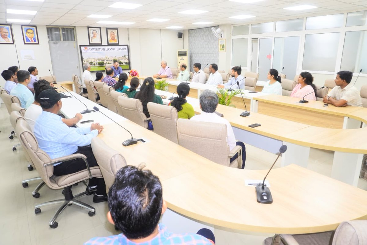 dswlkouniv's tweet image. DSW Team under the leadership of Prof. V. K. Sharma(DSW) visited Hon&apos;ble VC Sir for his supervision. The team is blessed to have His support#Gratitude#Vision and Road Map