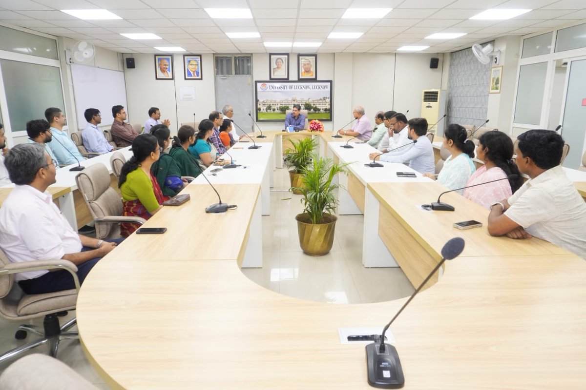 dswlkouniv's tweet image. DSW Team under the leadership of Prof. V. K. Sharma(DSW) visited Hon&apos;ble VC Sir for his supervision. The team is blessed to have His support#Gratitude#Vision and Road Map