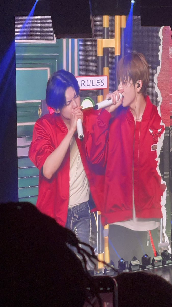 home_is_txtbts's tweet image. My favorite memory as a Moa would be when I went to my first ever TXT concert thinking I would never attend one 🥹 Going with my Dad made everything ♾️ times better and my heart was truly healed seeing my boys for the first time ever💙💙💙
#MemoriesWithTXT