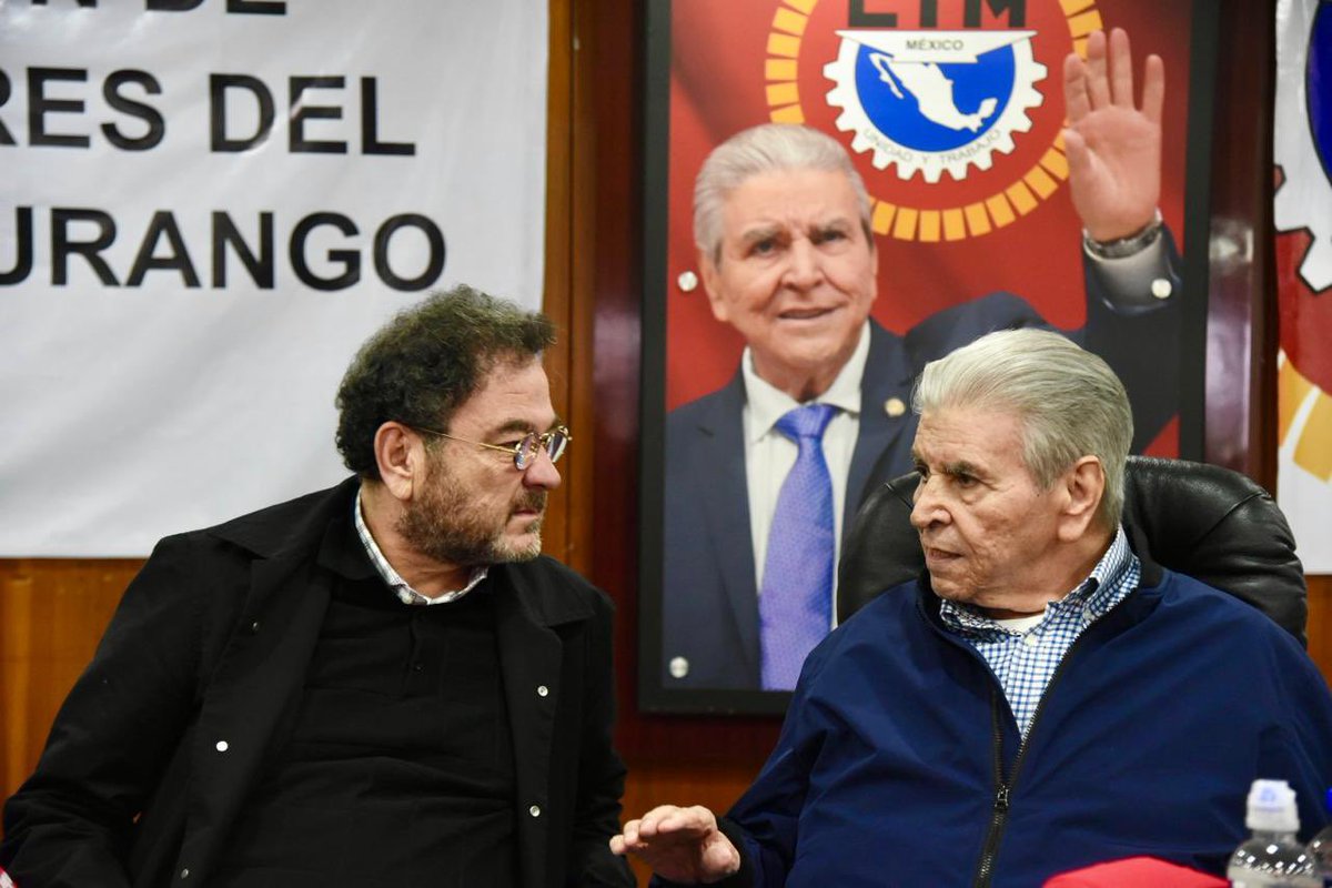 Me encuentro presidiendo la Asamblea Constituyente de la Federación Regional de Trabajadores Laguneros de Durango C.T.M. En compañía de <a href="/RPachecoDgo/">Ricardo Pacheco</a>, Srio General de la Federación de Trabajadores del Estado de Durango y miembros del Comité Nacional de la <a href="/CTM_MX/">CTM Nacional</a>.