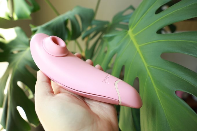 My review of the Premium Eco Vibe by @womanizerglobal is up now on https://t.co/9SYzKrjOUX!!   Get one<a class="tags" target="_blank" title="On Twitter" href="/?out=eyJ0eXAiOiJKV1QiLCJhbGciOiJIUzUxMiJ9.eyJpYXQiOjE3MzA0MjA4NjUsImlzcyI6InR3cG9ybnN0YXJzLmNvbSIsIm5iZiI6MTczMDQyMDg2NSwiZXhwIjoxNzYxOTU2ODY1LCJyZWRpcmVjdF91cmwiOiJodHRwczovL3R3aXR0ZXIuY29tL3dvbWFuaXplcmdsb2JhbCJ9.X0vhEfDi86NIipmp6T217uiCtf-pm6F44KYjH_TN33MI5nR9bw5PXfz2-CCTSABtX4wZ_3ssWTemKybnx_L6xQ">@womanizerglobal</a><a href="/tag/apclips"class="tags"><span>#apclips</span></a>