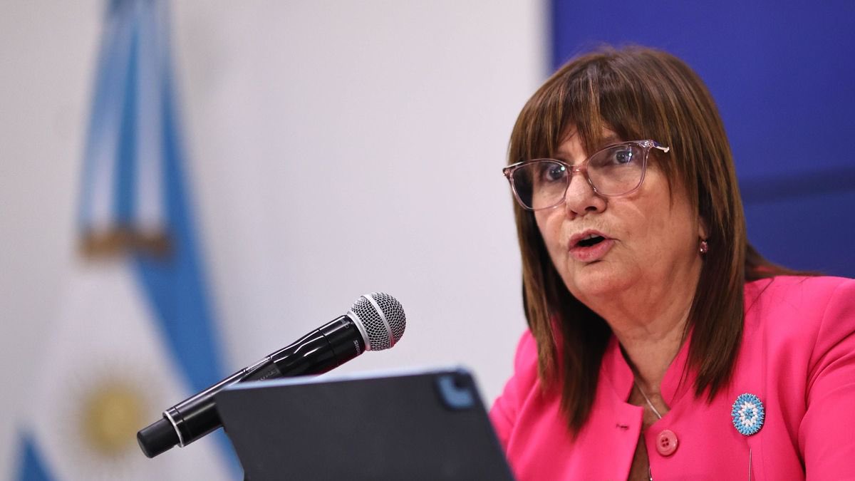 ValenSanRo's tweet photo. 🟣 | @PatoBullrich contra el PRO de Mauricio Macri: “Eligieron ponerse del lado de las mafias. El rechazo al DNU lo celebran los criminales.”

Un saludo para los del PRO… https://t.co/8kJUeO48Lv