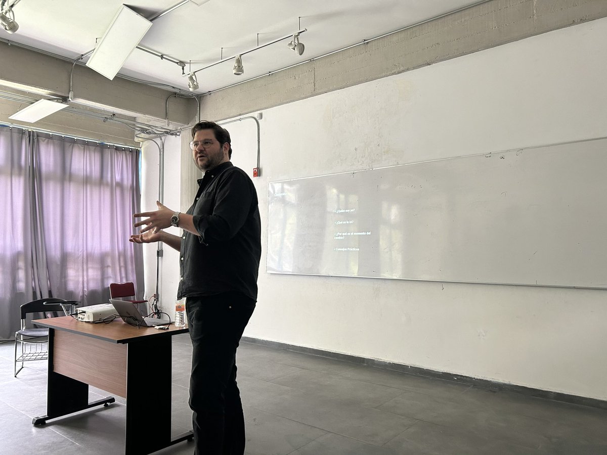 epriani's tweet photo. Comenzamos la participación de Diego Halffter en la Catedra sobre Inteligencia artificial https://t.co/MX3Arq25Ir