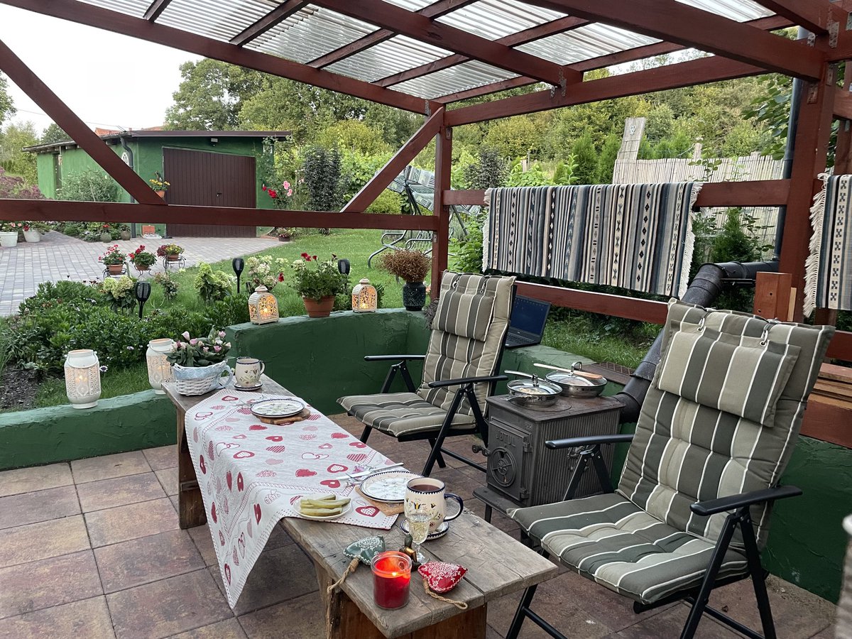 teodor_dziadek's tweet photo. W #Lubuskiem tylko 18°C tak więc czas na kolację przy #Jøtul 🥰 #supper #summet #evening #calm #silence #tranquility #good #mood https://t.co/IBwn265UGQ