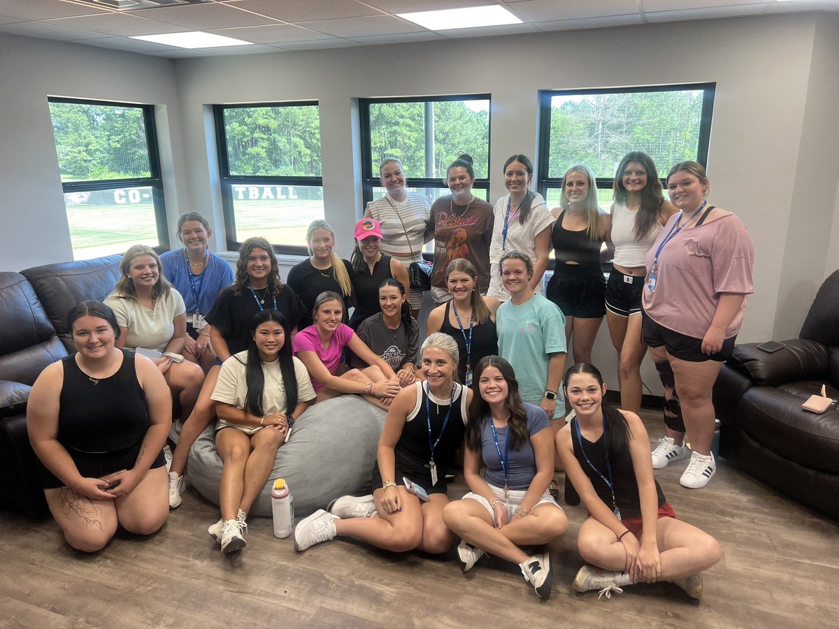 CoLinSoftball's tweet photo. Okay guys…. We’re backkk! Did you miss us? Because we missed you https://t.co/0v6uzW5tWj