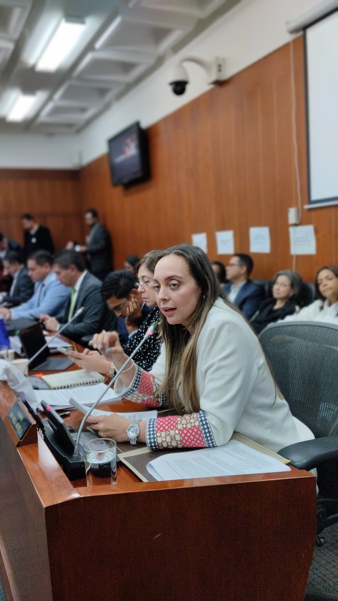 AnaPaolaAgudelo's tweet photo. #Salud | En @ComisionVIICol llamamos la atención sobre la preocupación por las EPS intervenidas en las que siguen los retrasos en los pagos. Unas son las cuentas por pagar y otras las por cobrar.

Se suman además los hallazgos de la Contraloria por presunta desviación de recursos.

Es urgente la adecuada rectoria y un Sistema de Información Único y Público.

Reiteramos nuestro llamado es a la transparencia y honestidad de públicos y privados en la administración de los recursos y mecanismos de inspección vigilancia y control con la solidez necesaria para sacar de cuidados intensivos la salud en el país. @MinSaludCol @Supersalud