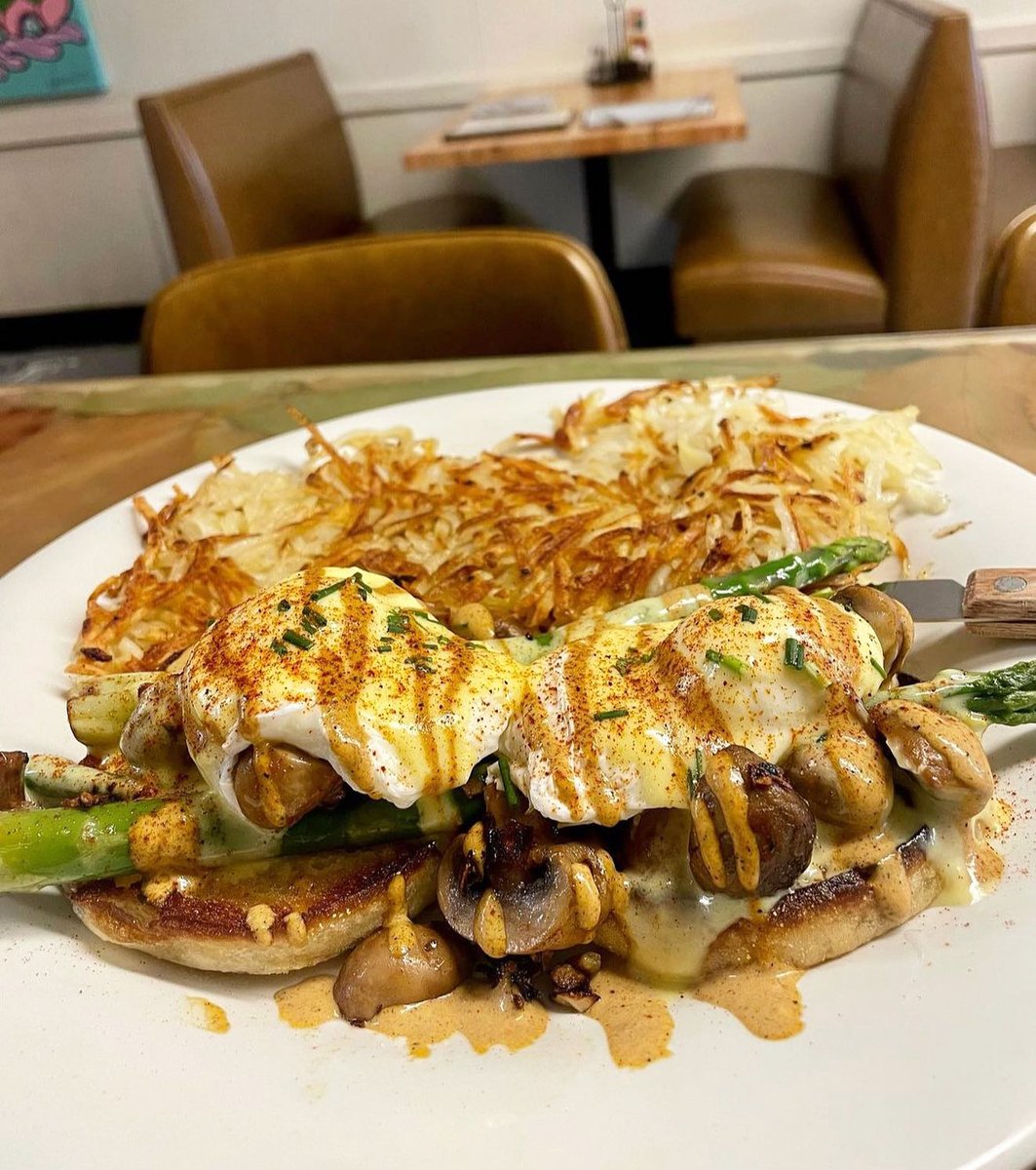 The Morning Fork nails it every time. 🙌 
Go get some eggs benedict sometime soon!

📸 Mushroom &amp; Asparagus Benedict w Hash Browns😋

@themorningforksacramento
1111 21st Street
Midtown, Sac
916-476-6765
Open Daily for Breakfast &amp; Lunch
themorningfork.com