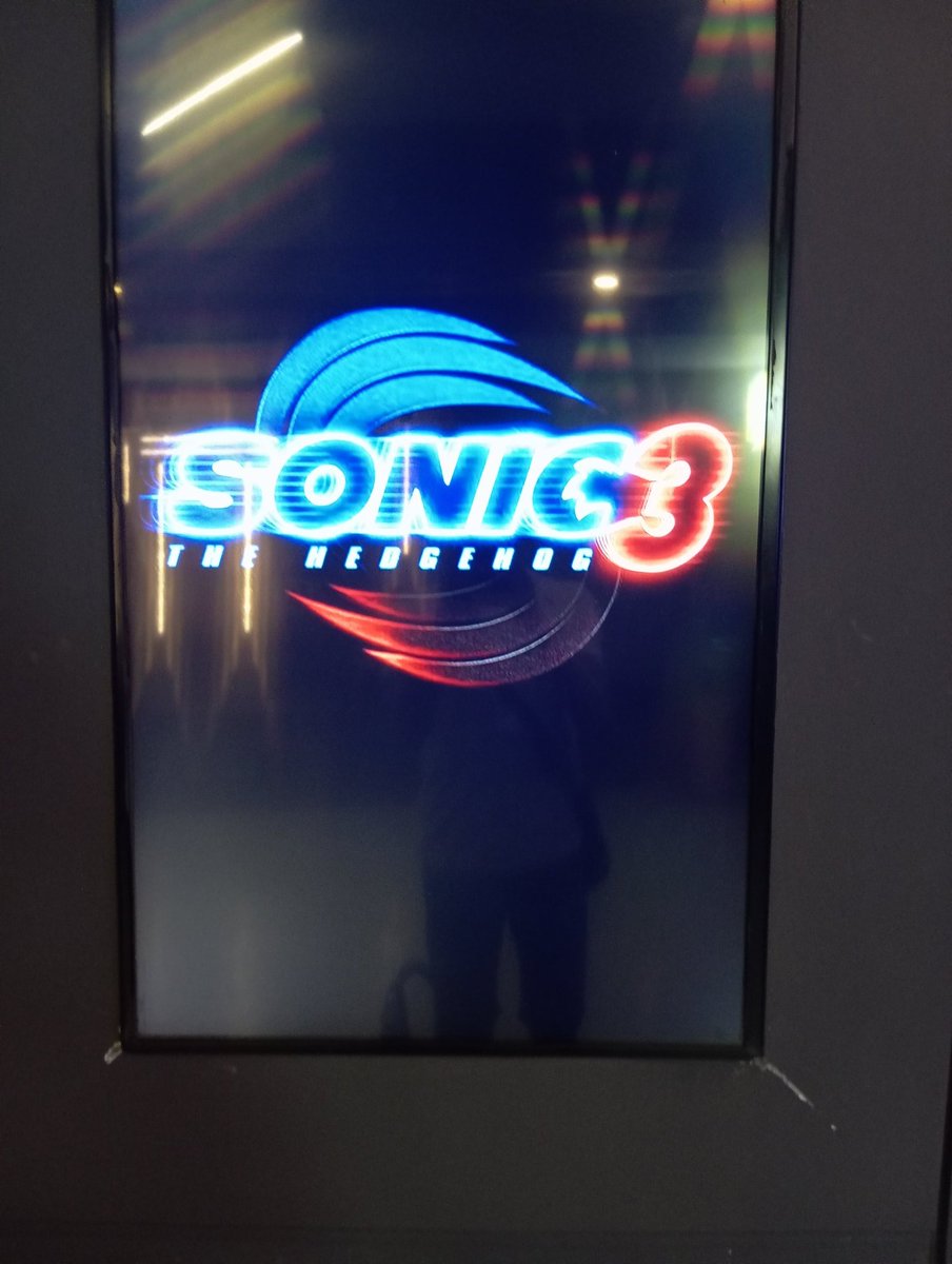 B00TL3GSF0RALL's tweet photo. GUYS I FOUND THIS AT MY THEATRE OH MY GOD 

SPREAD THE WORD!!!
#sonic #Sonicmovie #sonic3 https://t.co/UDYFTl2gUE