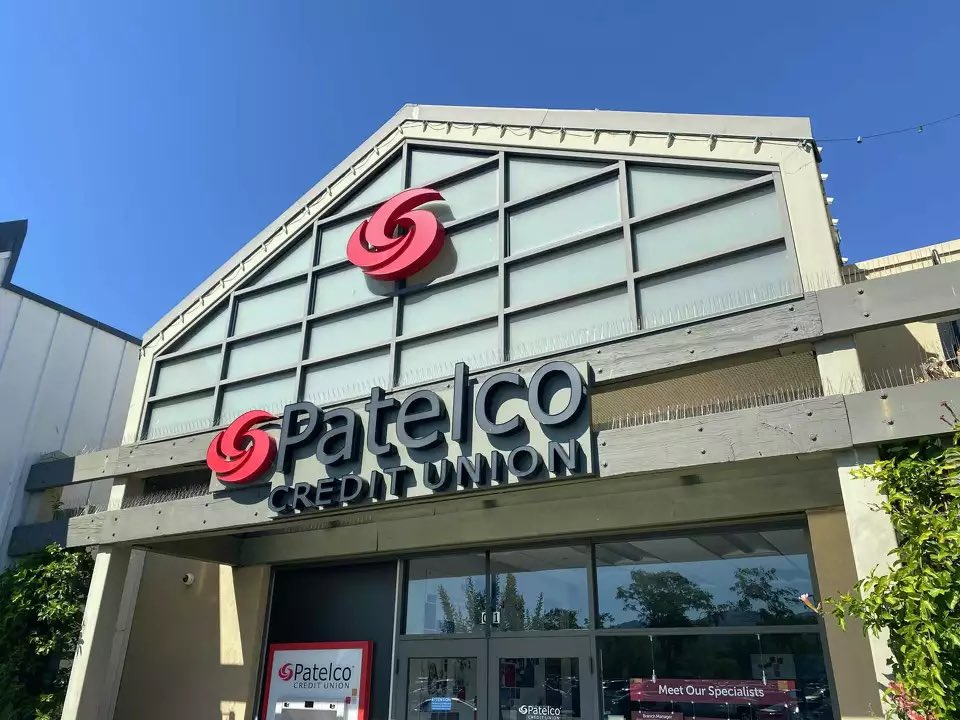 1Fm9610047's tweet image. 位于湾区都柏林的Patelco信用社承认今年6月勒索软件攻击导致部分会员个人信息泄露。提醒近50万会员注意，部分信息可能已被获取，包括姓名、社会安全号码等。
Patelco已提供两年免费信用监控服务，并建议会员采取防护措施。
Patelco是美国第27大信用社，资产达98亿美元。
#Patelco #数据泄露