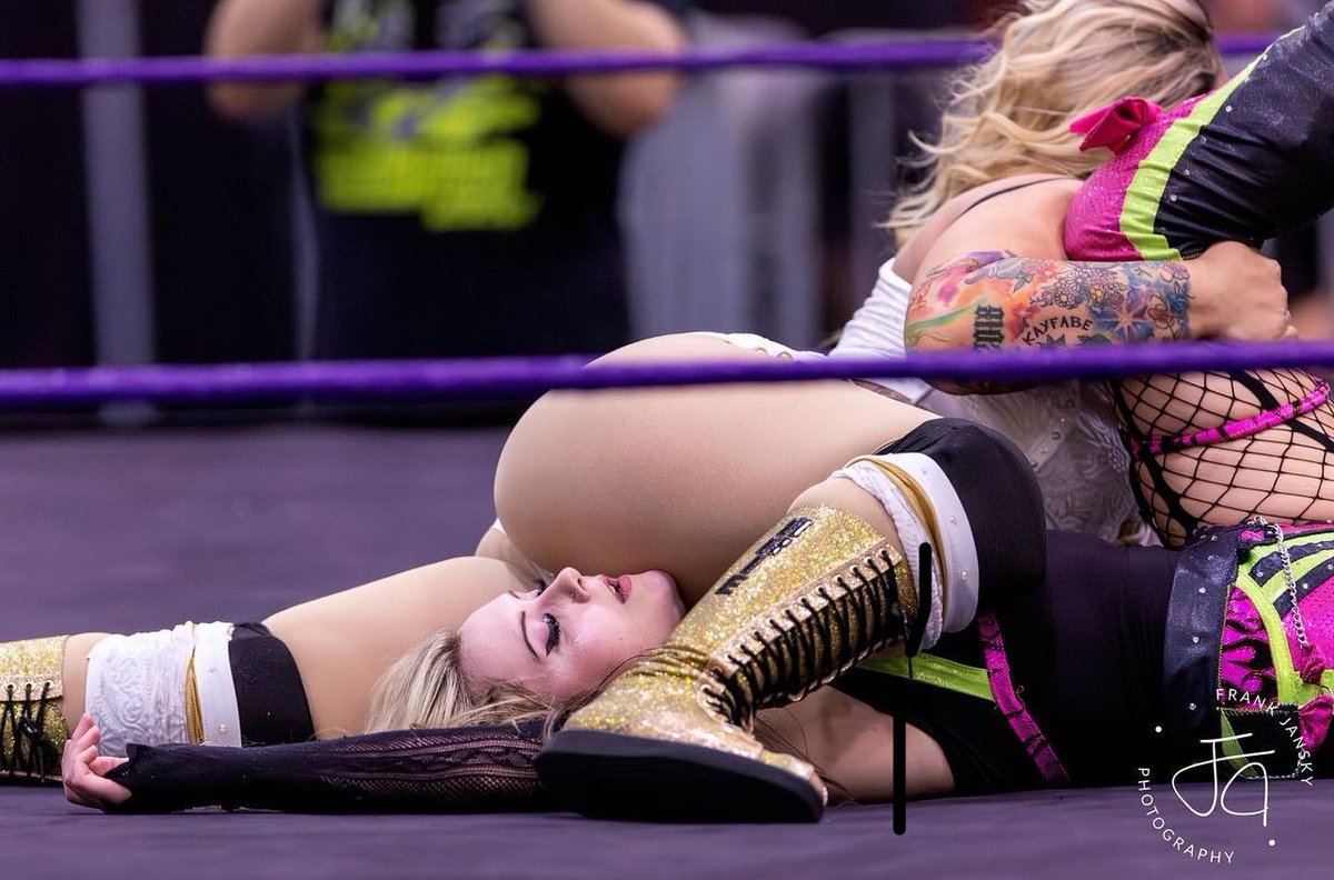 ArieAlexanderAA's tweet image. very cutesy, very demure, very polite how I pin my opponents 🤪