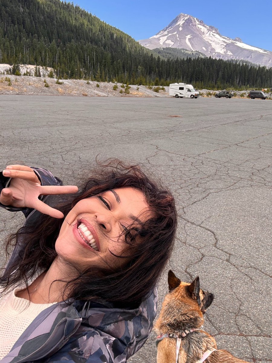 LunaLyrik's tweet photo. Pretty sure we just streamed the first livestream from Mt Hood ever..so like that’s pretty cool. https://t.co/LSbrrooBLy