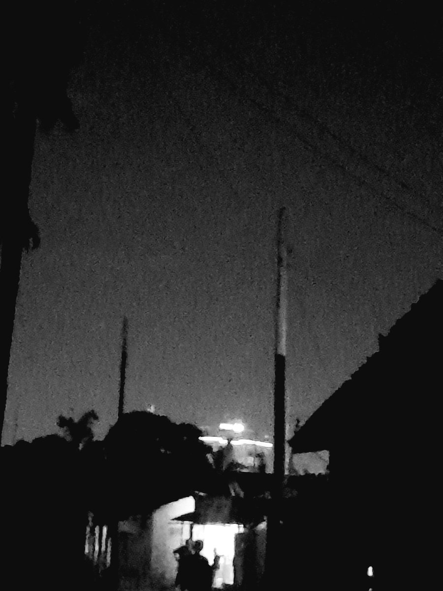 ezzoykimath's tweet image. Nakuhimiza
Malengo unayotakiwa kutimiza
Ni muhimu kupitiliza
Na ni lazima kumaliza
Hakikisha mazingira yanapaliza
Usikubali wanaokandamiza
Shinikiza
Haki yako sisitiza
Usidanganyiwe viza
Mama ukampaka yai viza
Ndugu zako ukawaliza
Watakuumiza
Watakuweka kwenye giza
✊️✊️