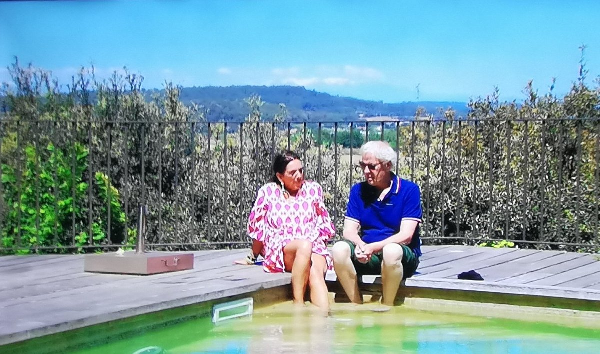 JoyceDFoto's tweet image. Bij #Albert geen plaatselijke #Olof die het zwembad schoonhoudt? 😉😉 #benbvolliefde