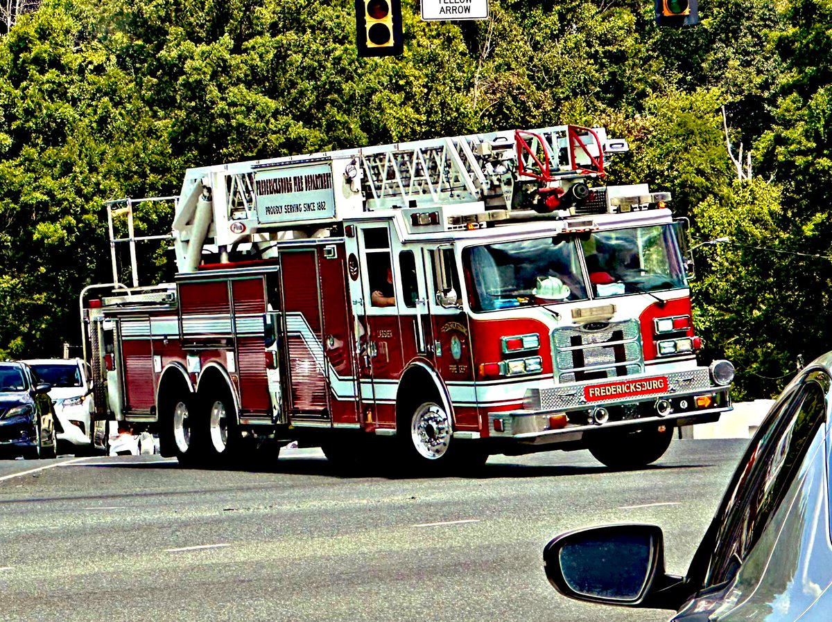 CDF2Fairfax's tweet image. Fredericksburg Fire Department Ladder 1 #fredericksburgfiredeptment #firebuff #laddertruck #firefighter